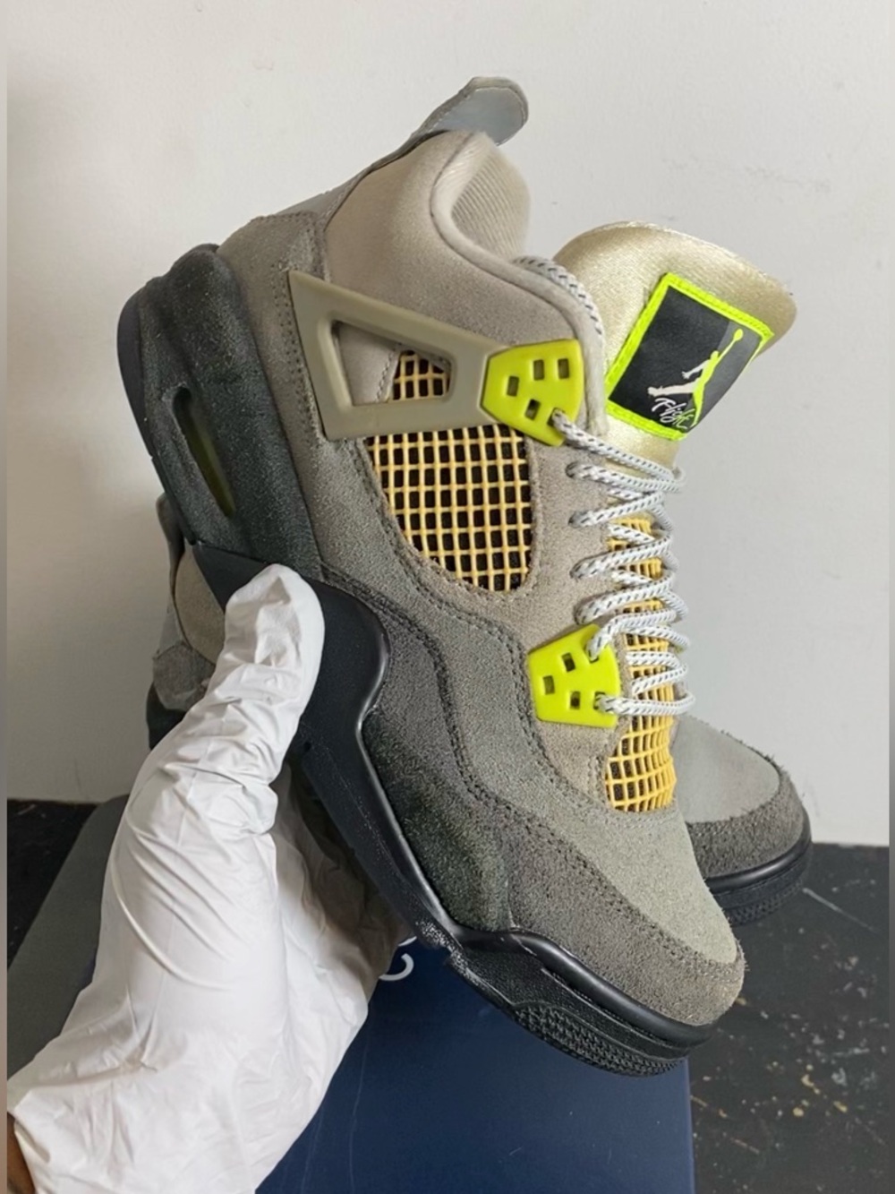 Size 6Y - Jordan 4 SE 95 Neon